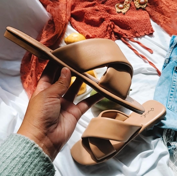🚨//The Florence// Tan vegan leather Sandal - Picture 6 of 9